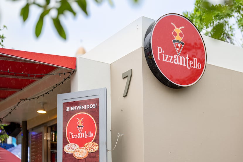 El restaurante está ubicado en la plaza del mercado, en Hormigueros.