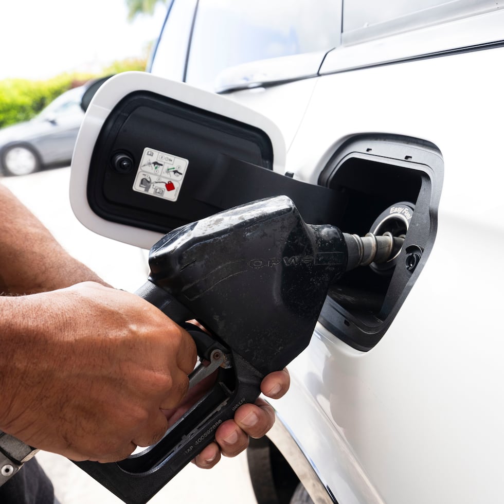 Según el portal del Departamento de Asuntos del Consumidor (DACO), el precio de la gasolina regular este martes marcaba entre $1.11 y $1.15, un precio que no ha bajado significativamente por los pasados meses.