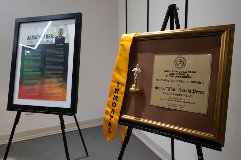 La placa de exaltación al Pabellón de la Fama del Deporte Puertorriqueño también estuvo en exhibición en el velatorio.