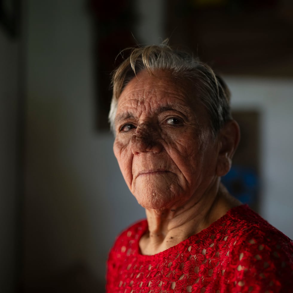 La mujer de 78 años tuvo que dejar la propiedad luego de que alguaciles ejecutaran una orden de desahucio.