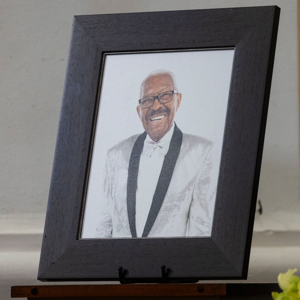 Imagen de Rafael Ithier colocada en la misa exequial que se llevó a cabo en la Catedral de San Juan para celebrar su vida.