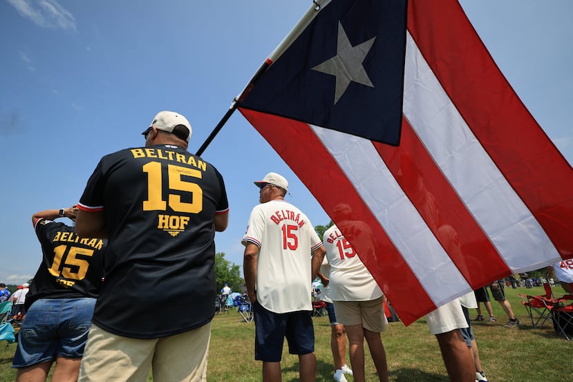 Fanáticos boricuas llegaron temprano al Clark Sports Center.
