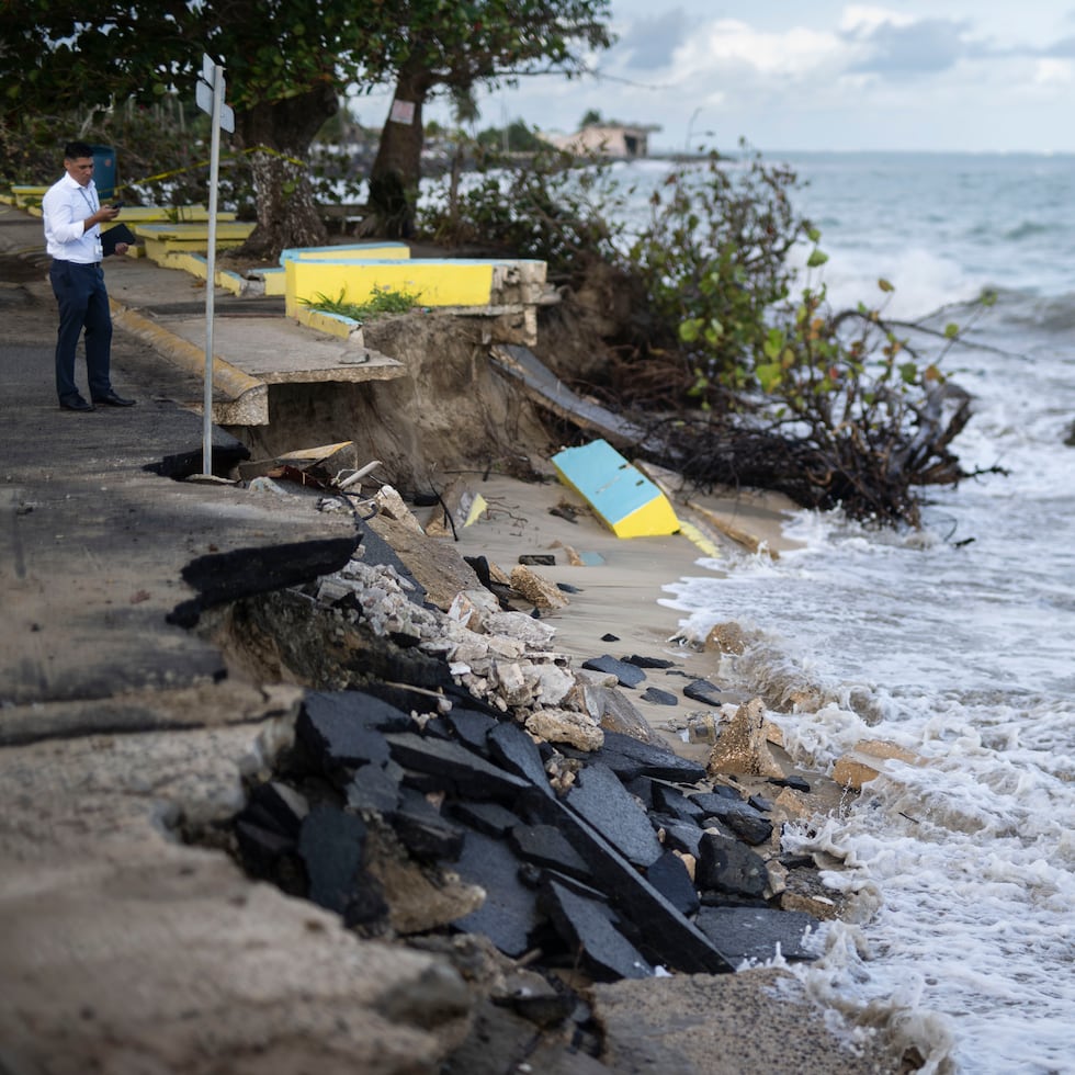La erosión costera, agravada por el aumento en el nivel del mar, es una de las manifestaciones más evidentes del cambio climático en Puerto Rico.