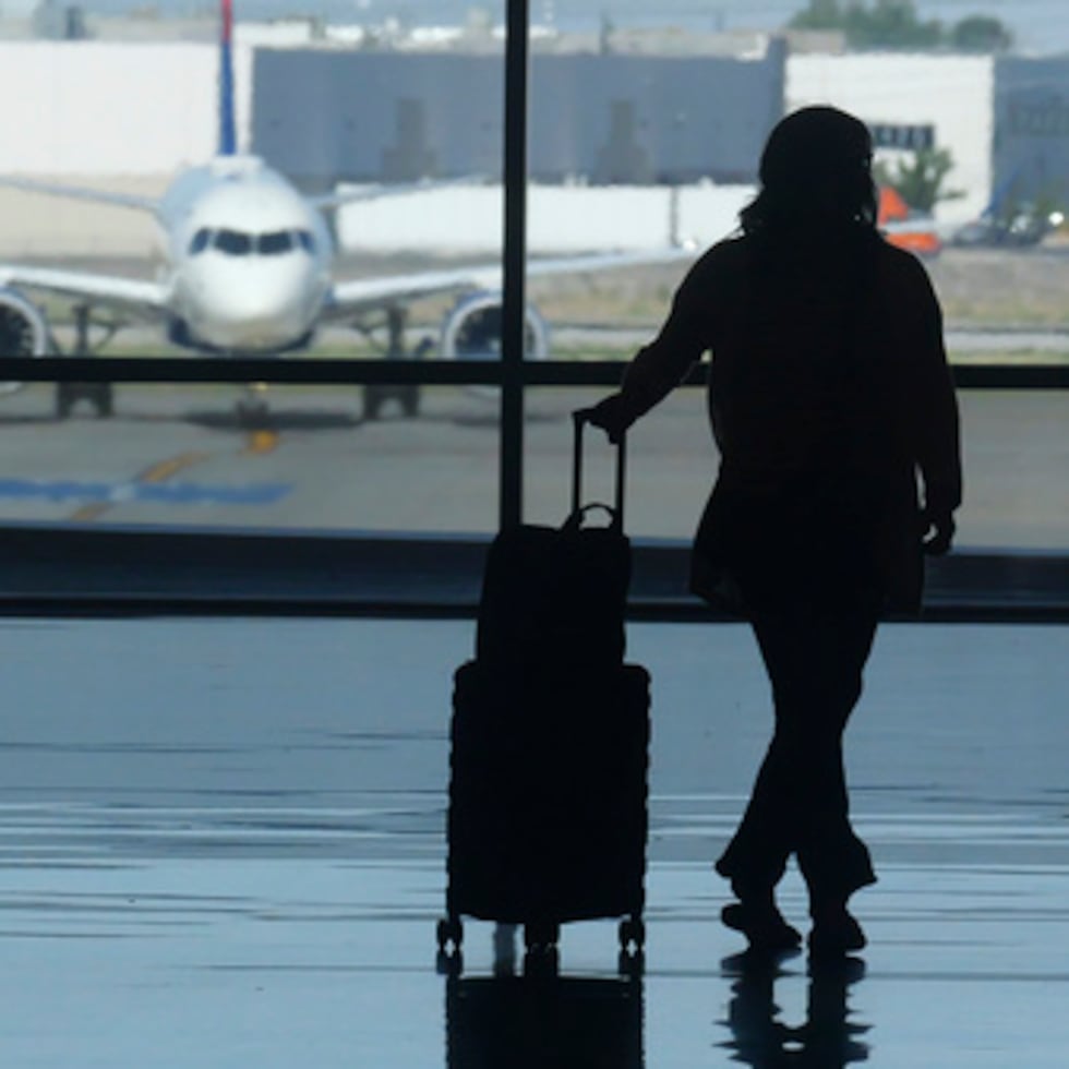 La principal recomendación es no realizar viajes fuera de las jurisdicciones estadounidenses para evitar posibles inconvenientes al regresar.