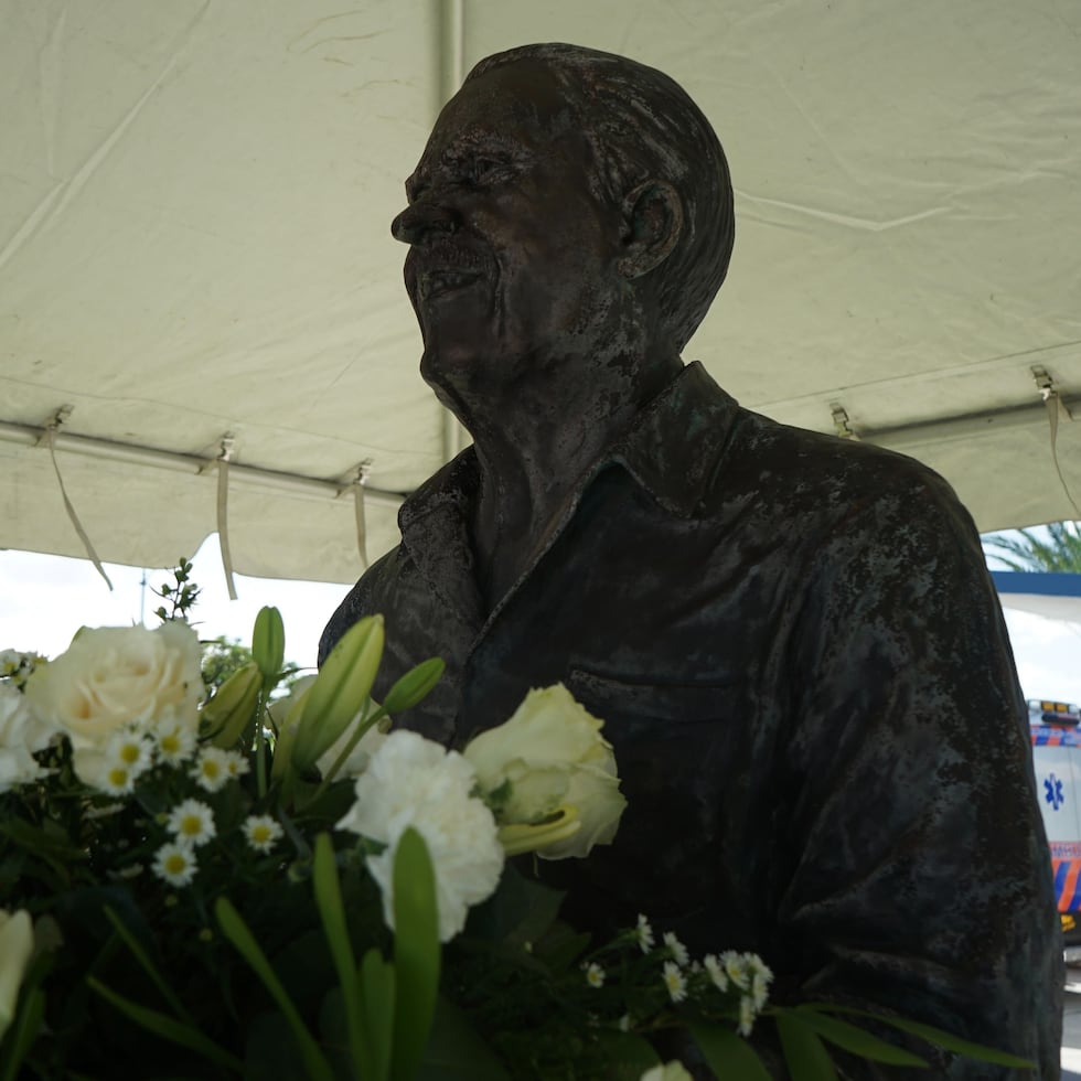 La administración intentará que la Plaza Pública de Cataño, que está bajo remodelación y fue construida en el término de Rivera Sierra, lleve su nombre.