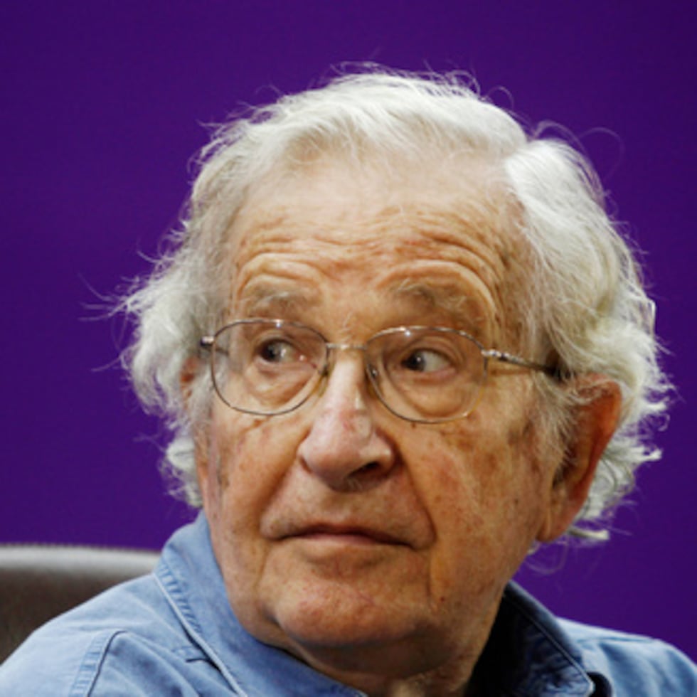 En su declaración pública, Valeria Chomsky señala que hablaba por ella y por su marido, quien tiene 97 años y “enfrenta importantes problemas de salud” desde que sufrió un derrame cerebral en 2023.