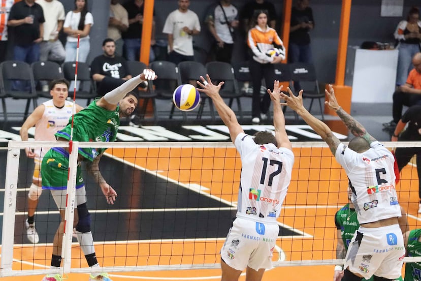 Jalen Penrose, atacando, anotó 11 puntos en la victoria de Corozal en Naranjito.