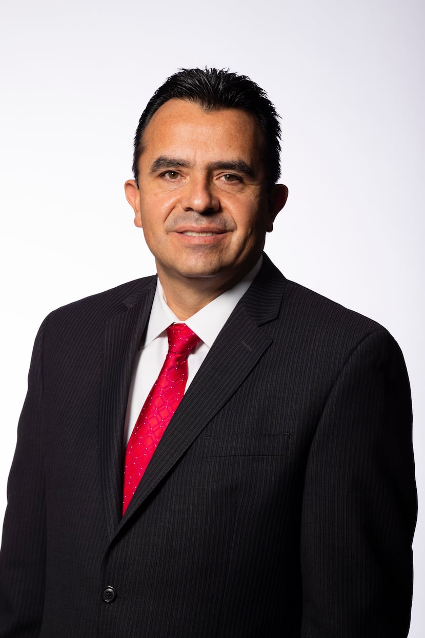 De origen venezolano, Owaldo Bernal Carmona es farmacéutico de la Universidad Central de Venezuela.