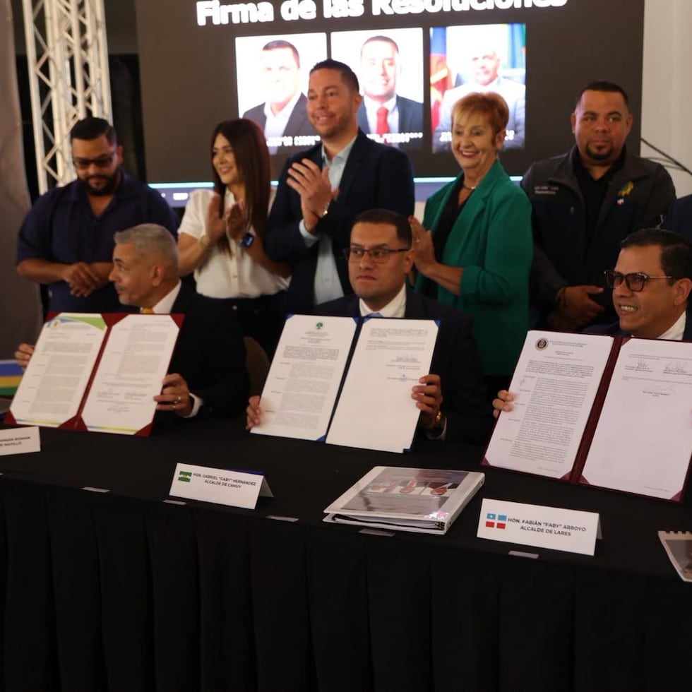 Los alcaldes de Camuy, Hatillo y Lares presentaron el domingo una propuesta para transferir la titularidad y administración del Parque de las Cavernas del Río Camuy a la Compañía de Turismo e impulsar una alianza público-privada que permita rehabilitar sus instalaciones.