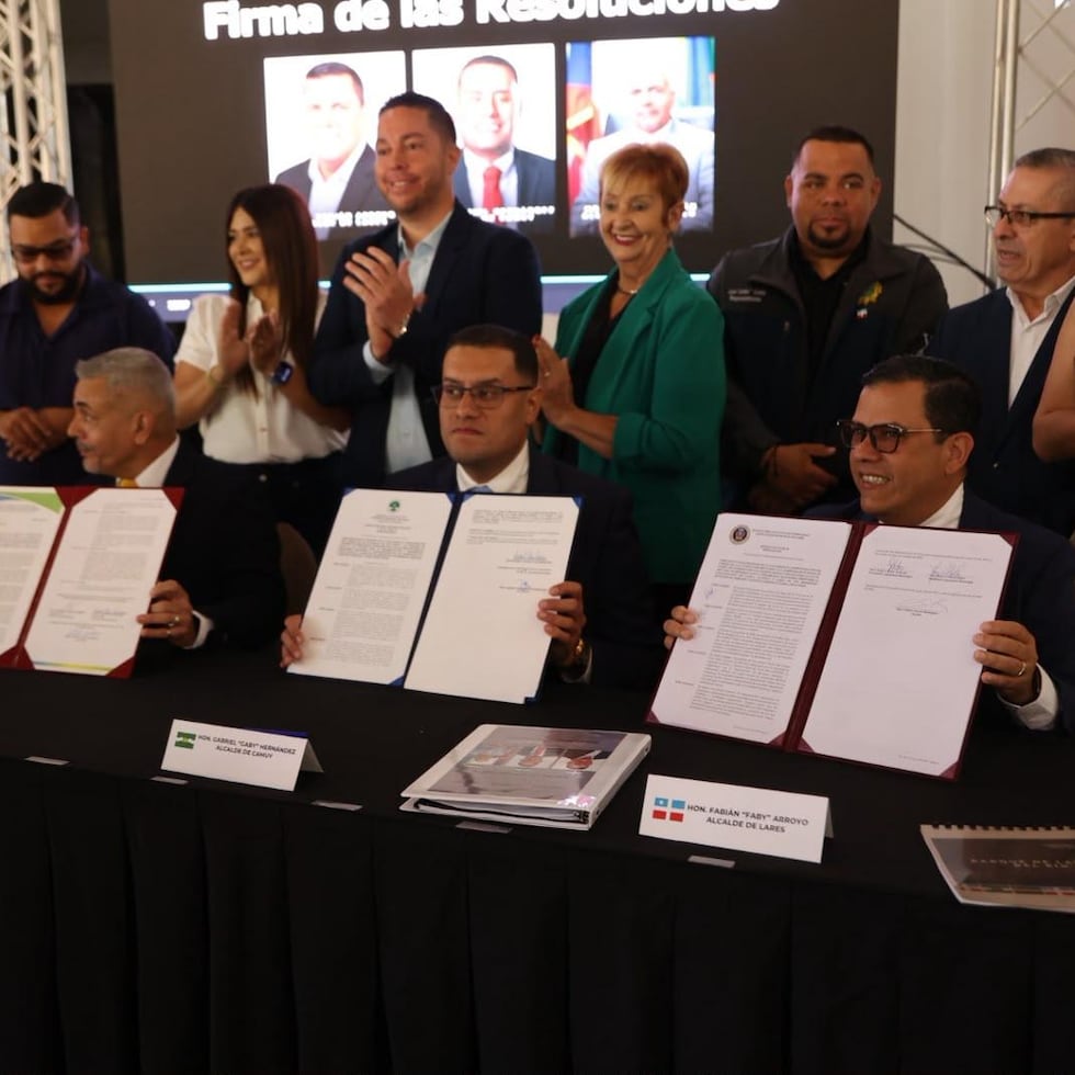 Los alcaldes de Camuy, Hatillo y Lares presentaron hoy una propuesta para transferir la titularidad y administración del Parque de las Cavernas del Río Camuy a la Compañía de Turismo de Puerto Rico e impulsar una alianza público-privada que permita rehabilitar sus instalaciones, asegurar su mantenimiento, así como ampliar su oferta turística.