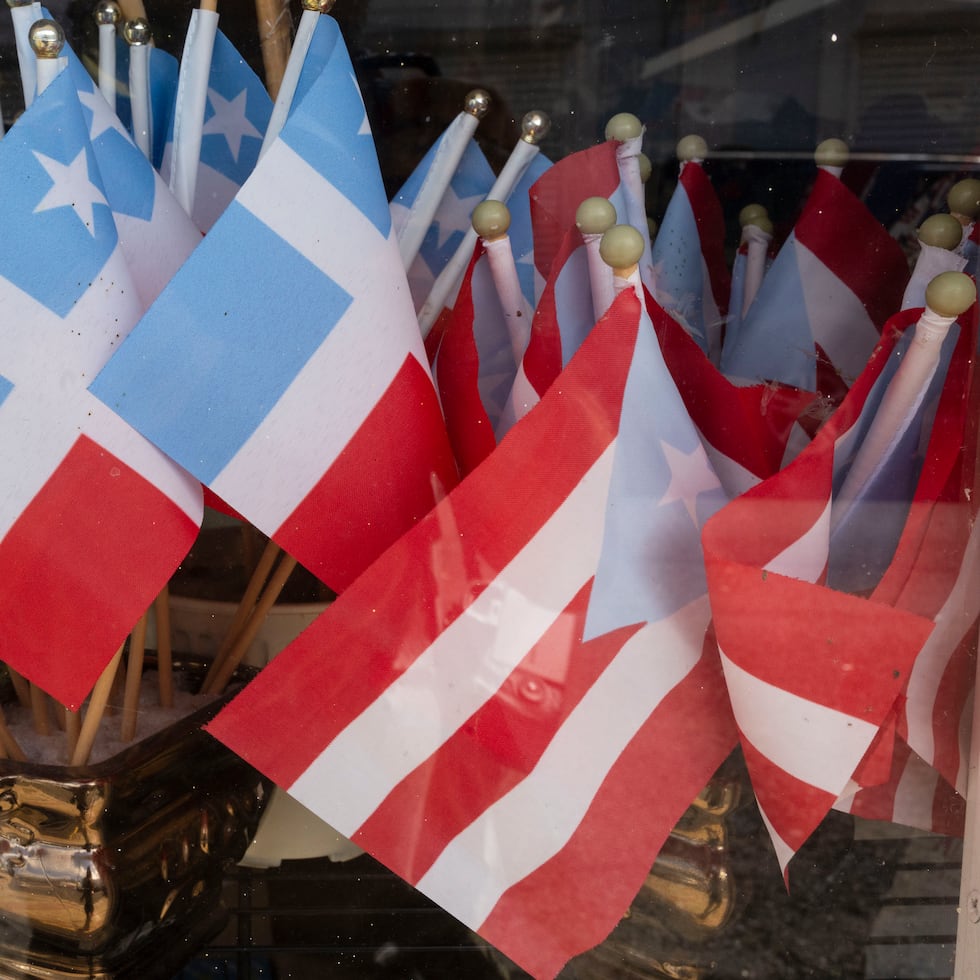 El himno nacional de Puerto Rico, “La Borinqueña”, fue escrita en 1868 —aún bajo el dominio español — por la poeta nacionalista Lola Rodríguez de Tío con una lírica revolucionaria y en el estilo de la Danza puertorriqueña
#######
Foto por:
Xavier Araújo | GFR Media
xavier.araujo@gfrmedia.com
Araujo