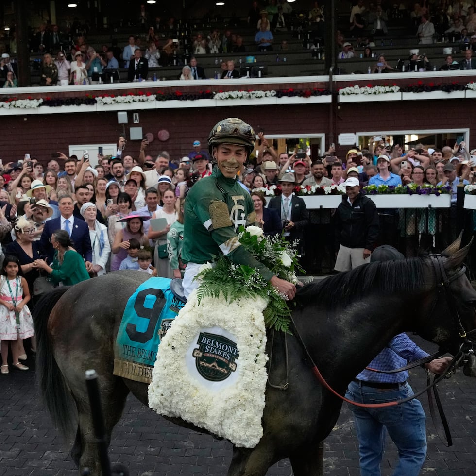 José Luis Ortiz durante su victoria en el Belmont Stakes.