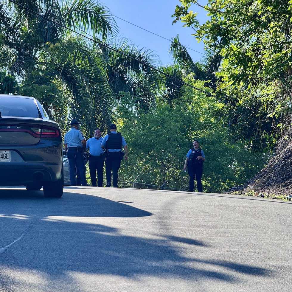 A las escenas se dirigen los agentes del Cuerpo de Investigaciones Criminales (CIC) de Bayamón.