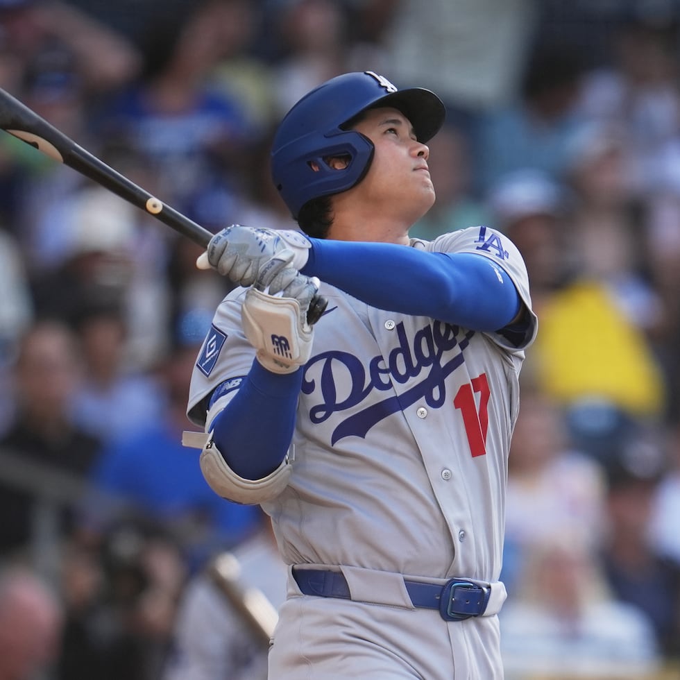 Shohei Ohtani, actuando en las dos facetas como bateador y lanzador en el partido del miércoles de los Dodgers, disparó un jonrón en el primer episodio para darse ventaja antes de subir al montículo a lanzar.