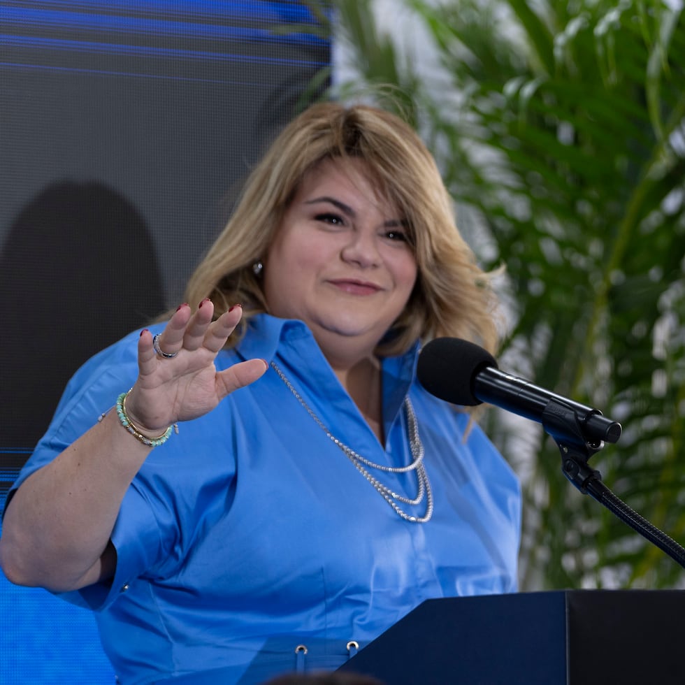 La gobernadora Jenniffer González defendió nuevamente a la secretaria de la Familia, Suzanne Roig Fuertes, ante señalamientos sobre su gestión en el Departamento de Salud el pasado cuatrienio.