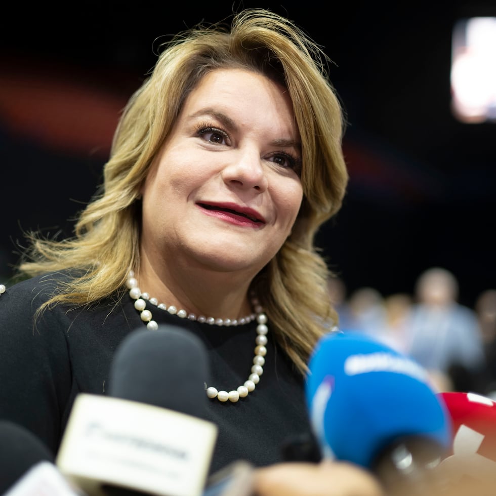 La gobernadora Jenniffer González evitó contestar si la secretaria de la Familia, Suzanne Roig, aún tiene su confianza.