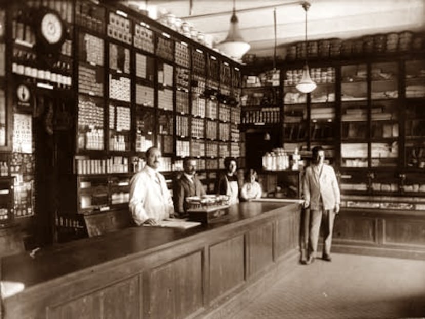 Aunque muchos de los inmigrantes que llegaron a Puerto Rico vinieron atraidos por las oportunidades en la industria agrícola, otros optaron por desarrollar negocios como las pulperías o tiendas de abastecimiento.