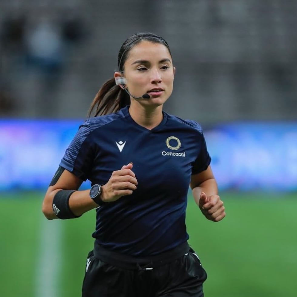 Janeishka Cabán en acción durante un compromiso oficial en fecha FIFA.