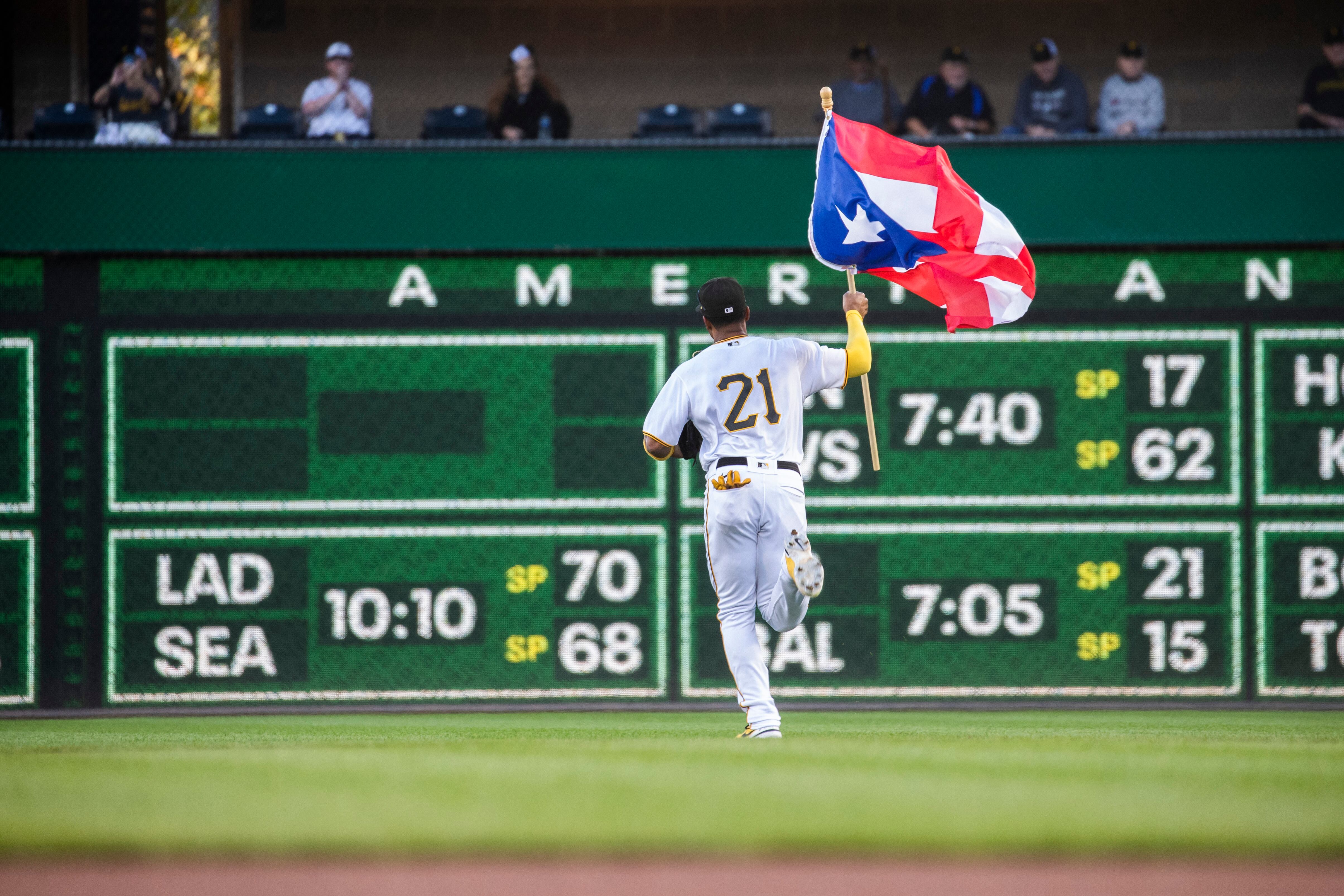 Imagen de la cobertura de: MLB honra a Roberto Clemente con homenajes en 15 parques y actividades en Pittsburgh