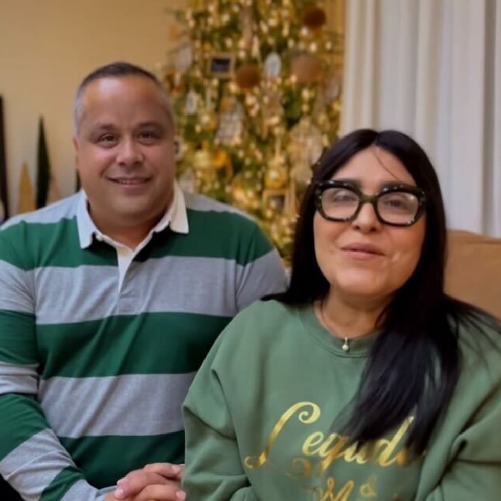 El evangelista Micky Mulero junto a su esposa, la cantante Nimsy López.