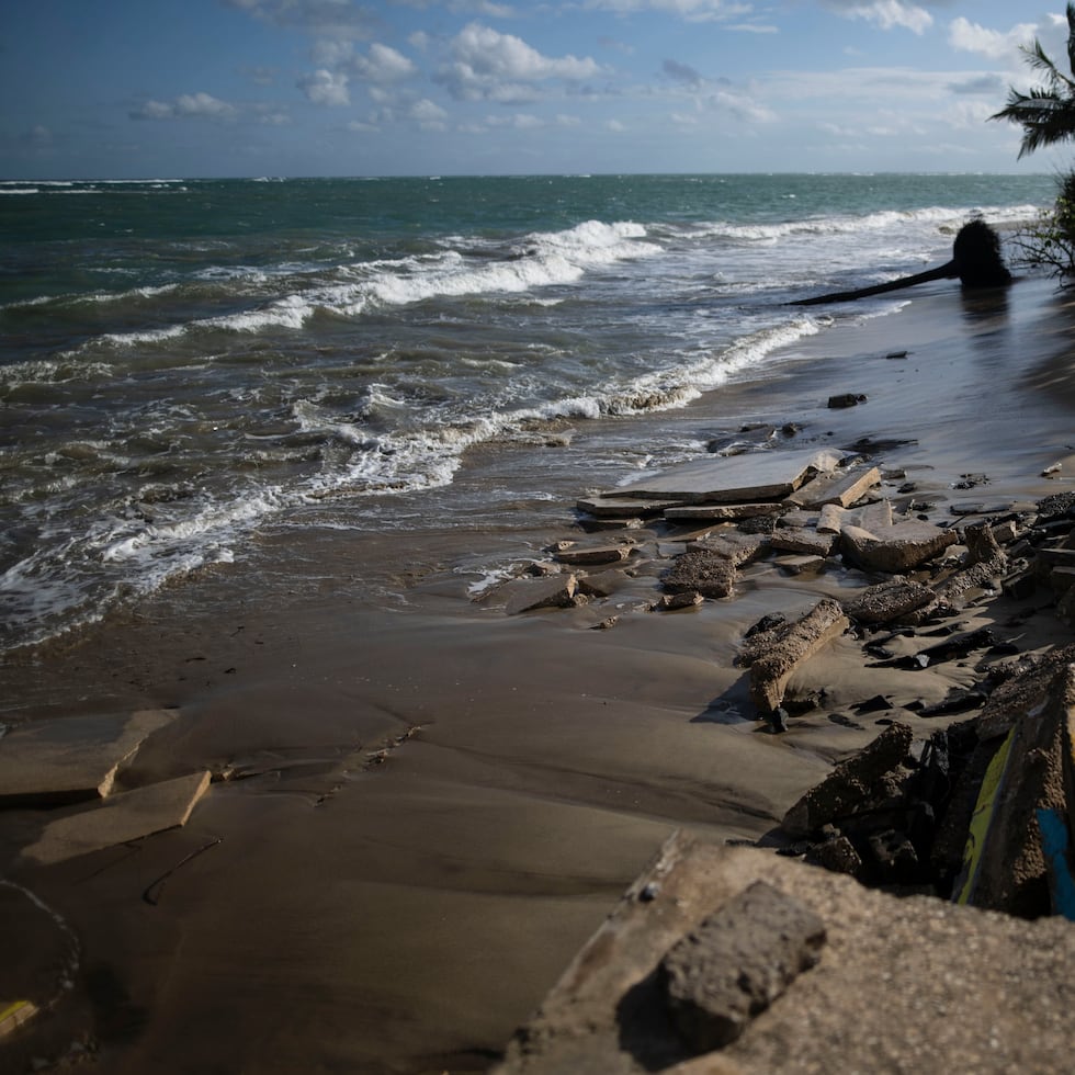 The Senate approved a scaled-down version of the Plan focused on ensuring the viability of airports and addressing coastal erosion (photo) and extreme heat.