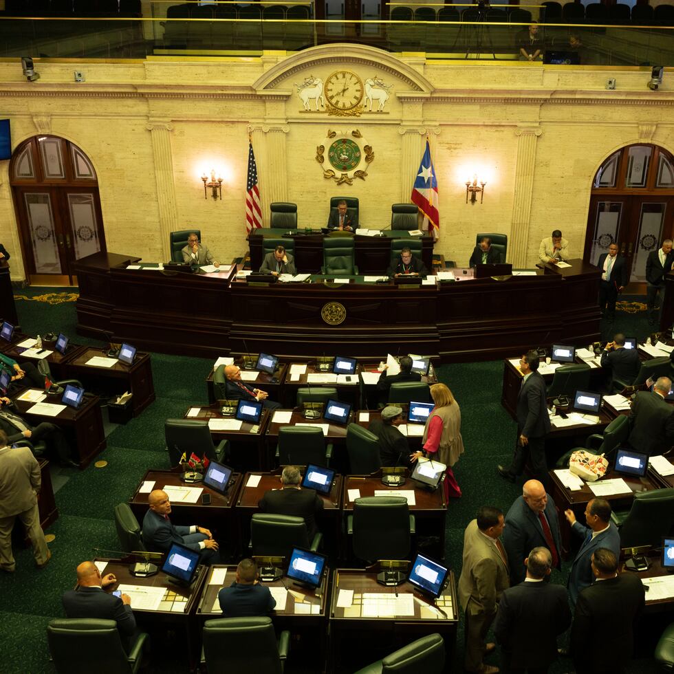 El lunes, en el inicio de los trabajos de la sesión extraordinaria, Hernández había advertido que cerraría los trabajos este miércoles si las delegaciones del PNP no lograban llegar a puntos de acuerdo sobre el futuro de los proyectos y resoluciones a considerarse.