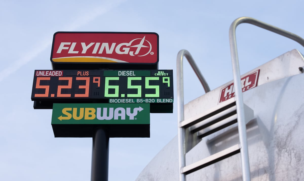 El aumento en el precio del petróleo por la guerra con Irán encarece bienes de consumo en Estados Unidos