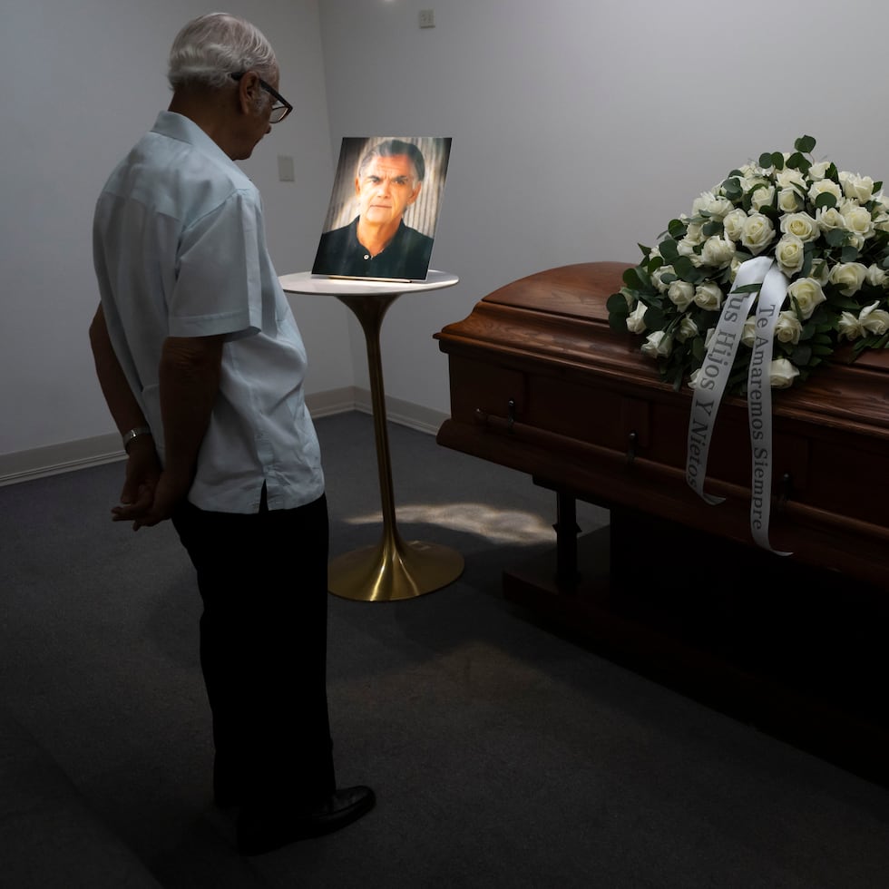Los restos del periodista Jesús “Chu” García fueron velados este miércoles en un féretro cerrado en la Funeraria Buxeda, en San Juan.