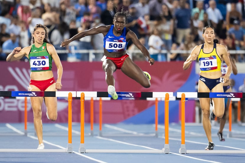 La carolinense Grace Claxton (508) llegó segunda en los 400 metros con vallas de Santo Domingo 2026.