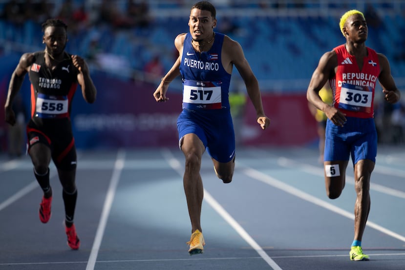 José Figueroa, al centro, hizo tiempo de 19.98 segundos.