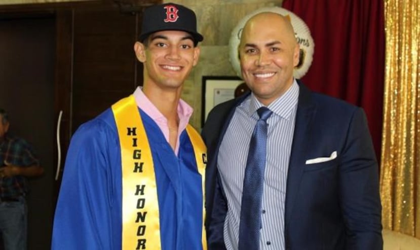 Mathew Lugo y su clase se gradúa de la Carlos Beltrán Academy