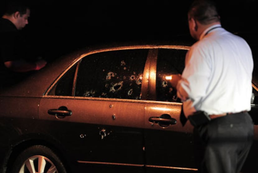Agentes de la División de Tránsito y de Homicidios de Caguas se trasladaron a la escena del crimen. La Policía no tenía la identidad de la víctima.(carlos.giusti@gfrmedia.com)