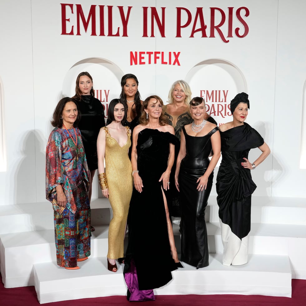 El elenco de "Emily in Paris".