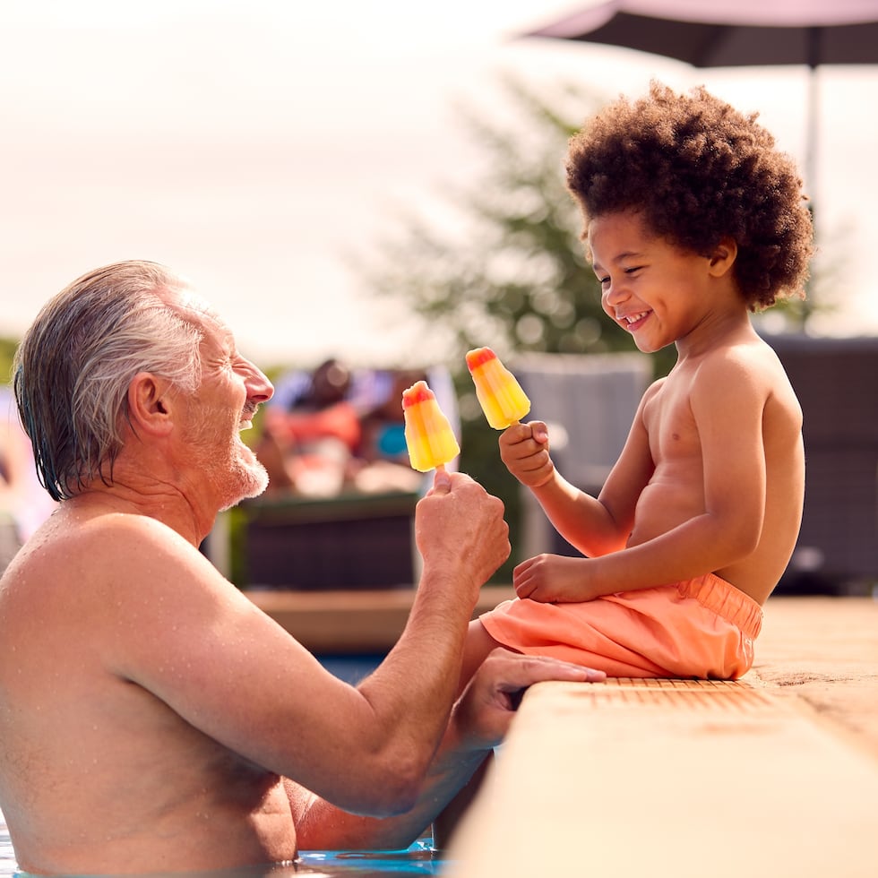 Enseña a los niños a pedir siempre permiso para acercarse al agua.