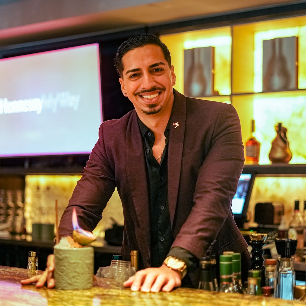 El bartender Miguel Martínez representará, por primera vez, a la isla en una competencia internacional.