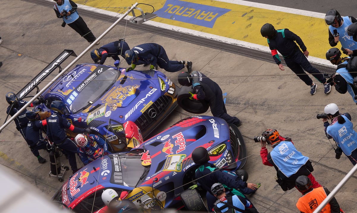 Max Verstappen se quedó sin victoria en su estreno en las 24 Horas de Nürburgring