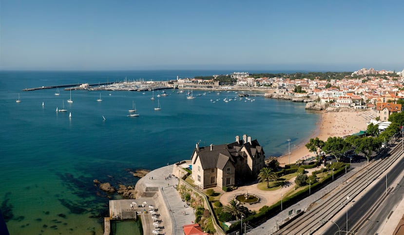 Un lugar clave en la historia de James Bond fue el Cascais Promenade, donde ocurrieron encuentros entre espías.
