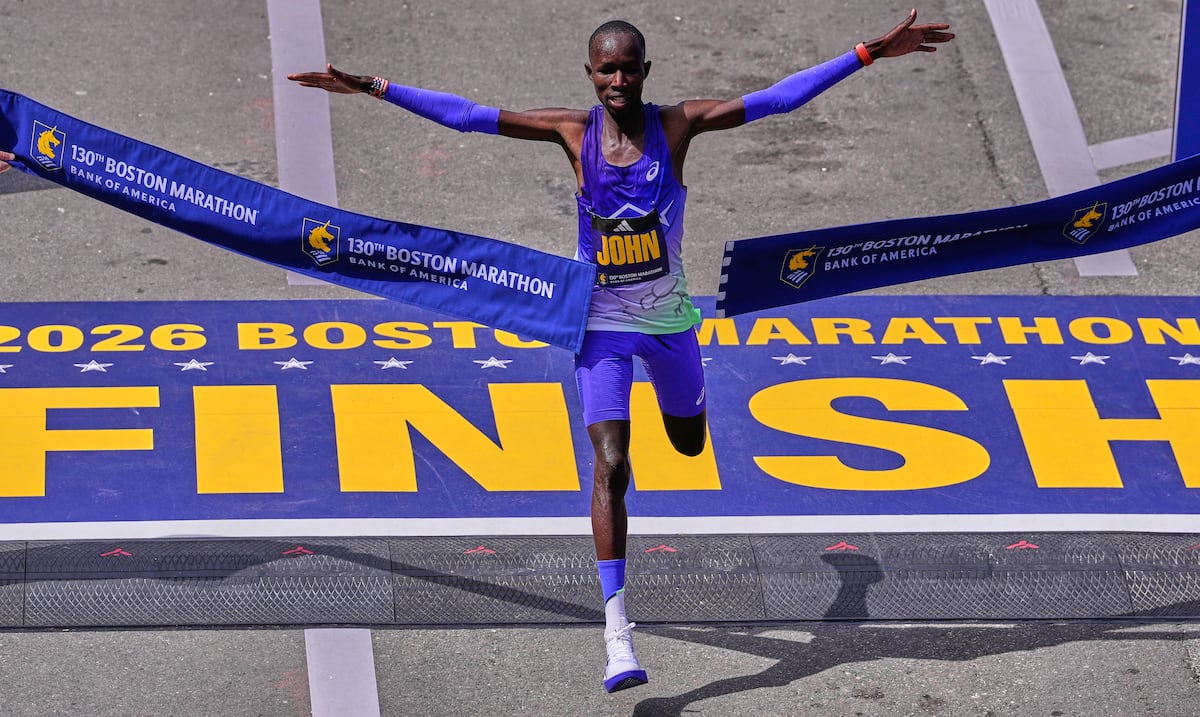 John Korir destroza el récord del Maratón de Boston y Sharon Lokedi repite como campeona en la femenina