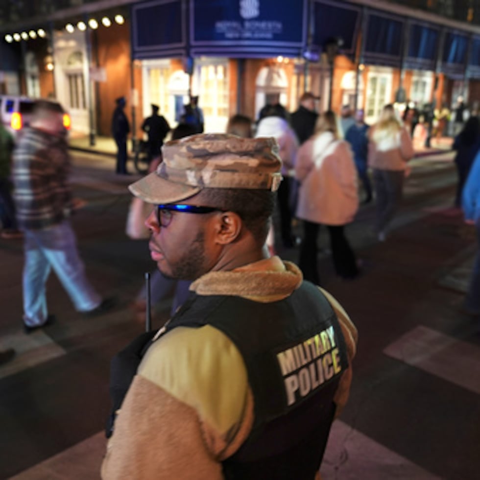 Los 350 miembros de la Guardia Nacional permanecerán durante la temporada de Carnaval, en la que residentes y turistas acuden a la Big Easy para participar en celebraciones con disfraces y desfiles multitudinarios, antes de terminar con el Mardi Gras a mediados de febrero.