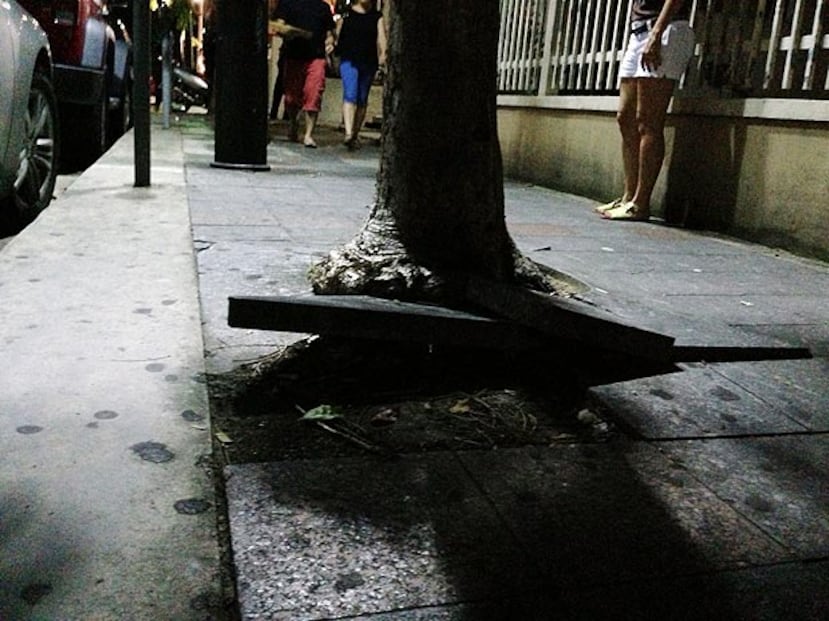 Residentes del condado denuncian que la acera de la avenida Ashford se encuentra en pésimas condiciones. (Suministrada)