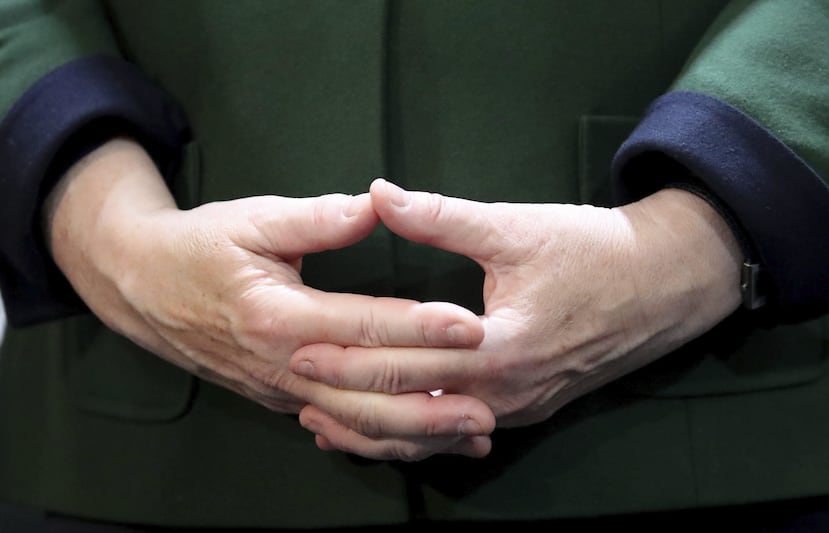 Los investigadores observaron que los participantes usaban mejor la mano izquierda después de un ejercicio en el que movían los dedos de la mano derecha. (EFE / Michael Kappeler)