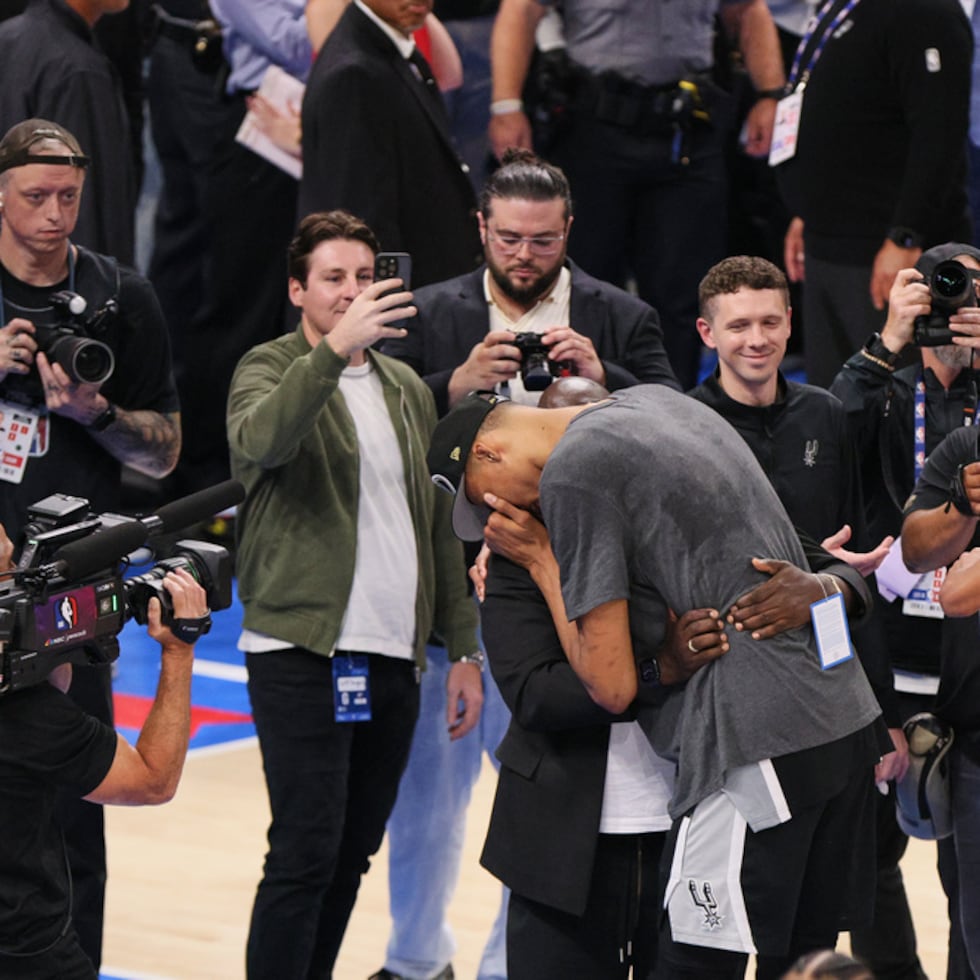 Victor Wembanyama estalla en llanto tras el pase a las finales de la NBA.