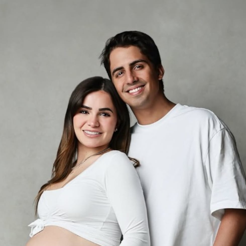 Karen Barrera y Daniel "El Travieso" Ruiz se convirtieron en padres de una niña, a la que llamaron Isabella.
