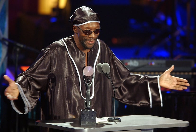 El cantante Isaac Hayes entró al Salón de la Fama del Rock and Roll en marzo de 2002.
