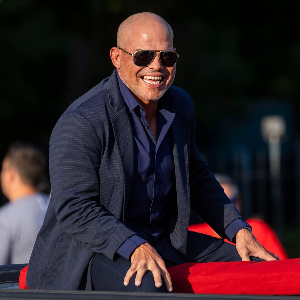 Hall of Famer Iván Rodríguez took part in the "Immortals of Baseball" parade.