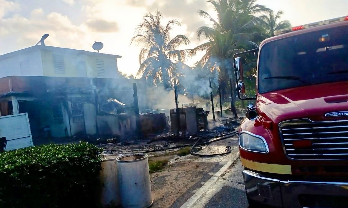 Quemado en su totalidad: incendio consume un negocio en Loíza