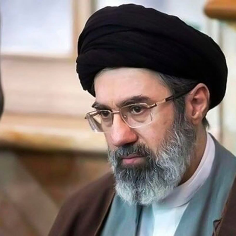 Imagen distribuida por la agencia MEHR que muestra a Mojtaba Jameneí, hijo del fallecido ayatolá, que ha sido elegido como líder supremo de Irán.