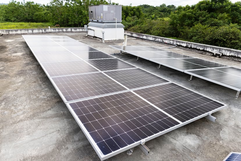 La ley IRA asignó fondos para proyectos relacionados con paneles solares y baterías de almacenamiento para empresas en zonas rurales en la isla.