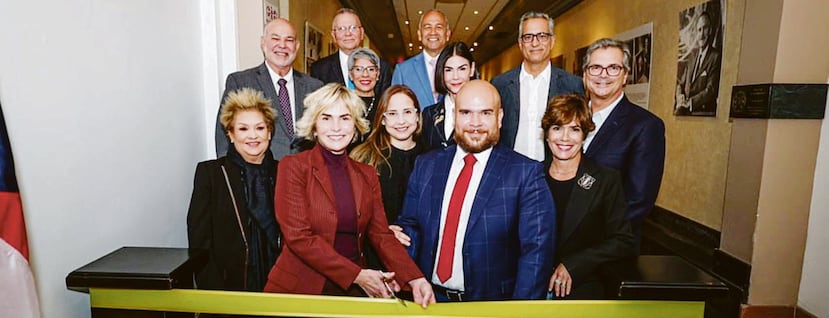 María Luisa Ferré Rangel realizó el tradicional corte de cinta, que dio inicio a la exhibición fotográfica de don Luis A. Ferré y el desarrollo del Museo de Arte de Ponce.