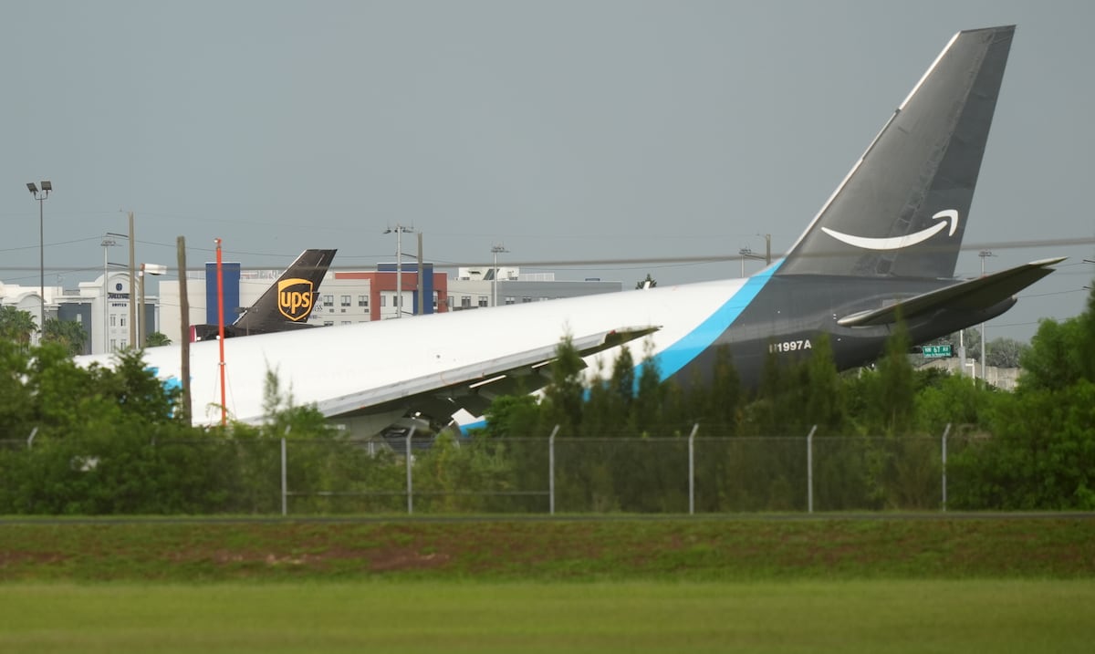 Cinco muertos tras avión de carga procedente de San Juan incendiarse en Miami